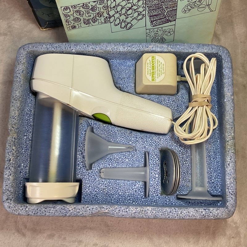 Vintage Wear Ever Super Shooter Electric Cookie Canape Candy Maker 70001 Works gallery