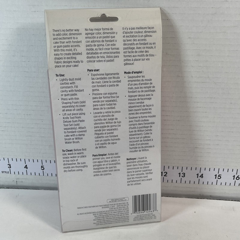 WILTON FABRIC DESIGNS Fondant and Gum Paste Mold 409-2563 (5637) NEW gallery