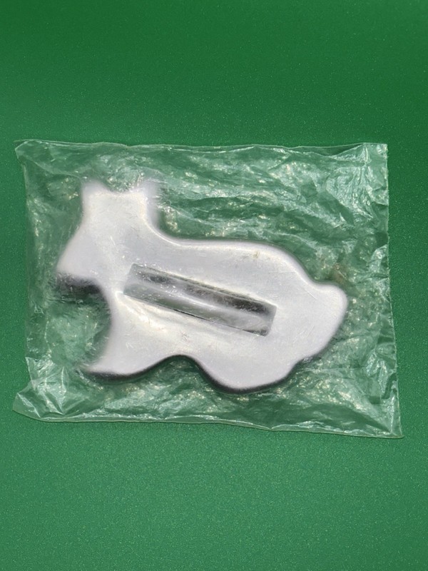 NEW In PKG Vintage Easter BUNNY Rabbit Aluminum Cut Out Cookie Cutter 4×3″