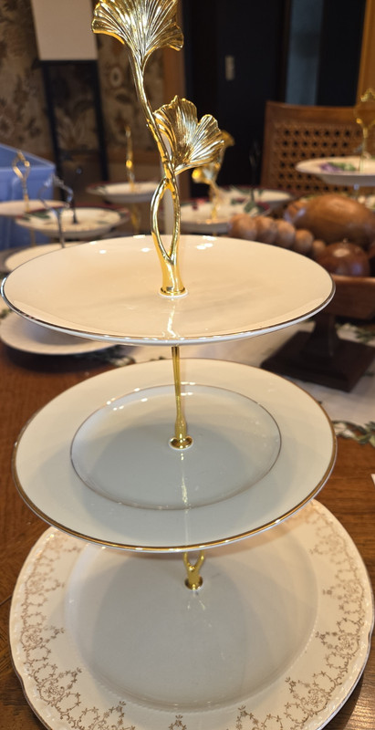 Three-Tier Ceramic Cake Stand, White/Gold, Round, Glossy, Antique Style