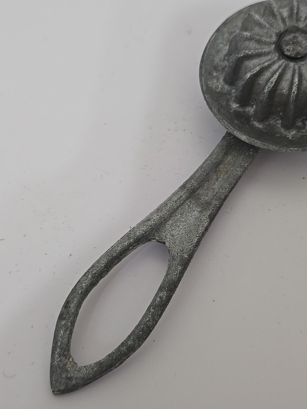 Antique Pastry Pie Crimper Cutter Wheel "PAT." gallery