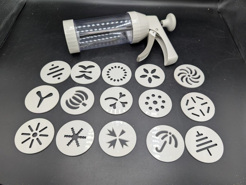 The Pampered Chef 1525 Handheld Cookie Press 15 Discs