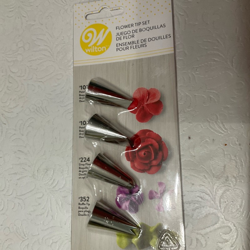 WILTON BRAND FLOWER TIP SET #102-#104-#224 #352- Sealed NEW