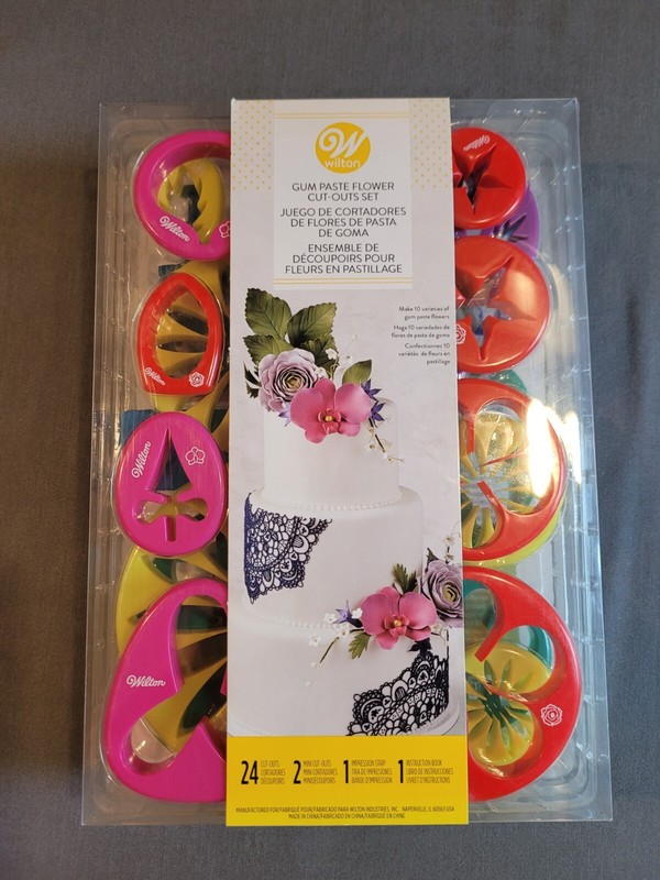 Wilton Gum Paste Flower Cut Outs 24 Piece Set in Box New