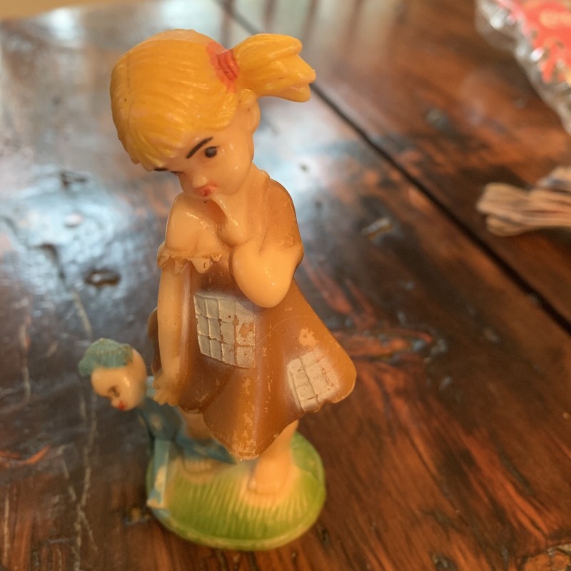 VINTAGE CAKE TOPPER VERY CUTE “LITTLE GIRL WITH DOLL” PLASTIC HONG KONG 4”
