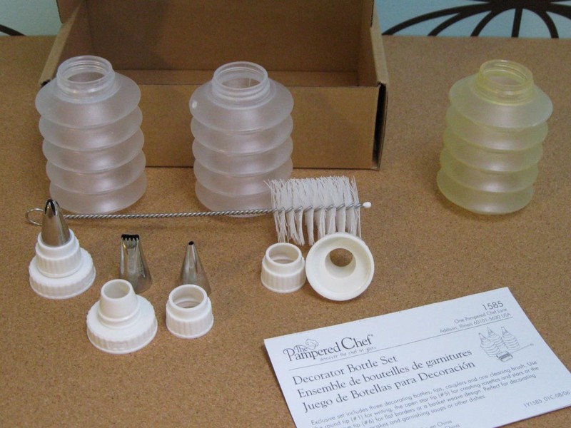 The Pampered Chef DECORATOR BOTTLE SET for Icing Frosting Cake Pastry +Box Brush