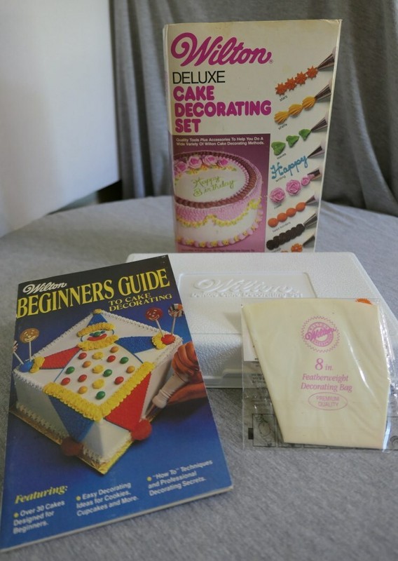 Vintage 1981 Wilton 2104-6063 Deluxe Cake Decoration Set Kit 29 Pieces