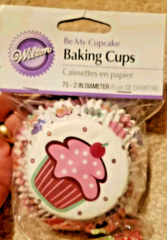 NEW Wilton Lot Of 8 Christmas Popsicle Cookie Cake Liners Cupcake Boxes Decor gallery