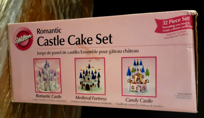 Wilton Romantic Castle Cake Making Set 32 Piece Complete Set (2007) NIB gallery