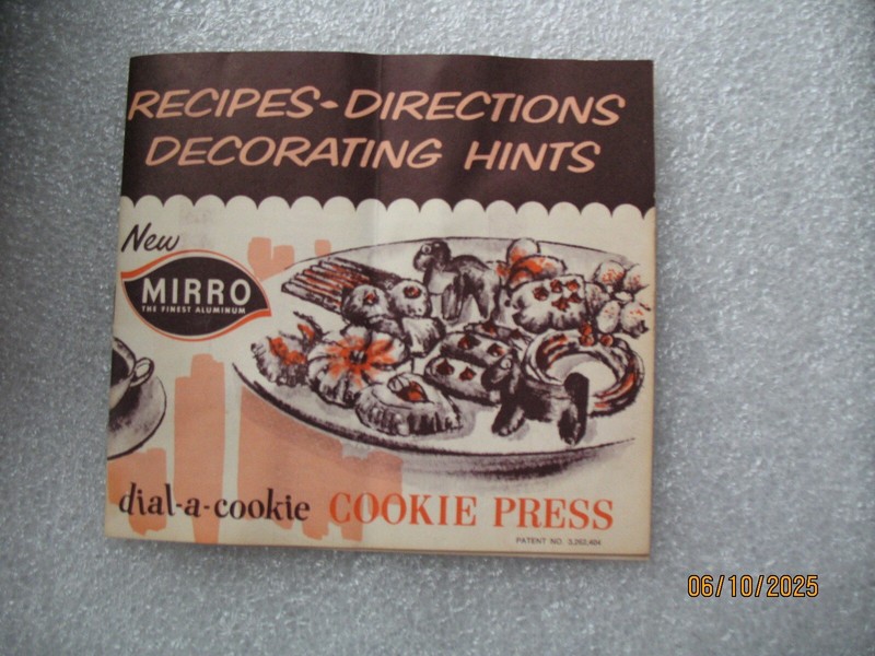 MIRRO DIAL-A-COOKIE, COOKIE PRESS, 3 DISCS & 12 PATTERNS gallery