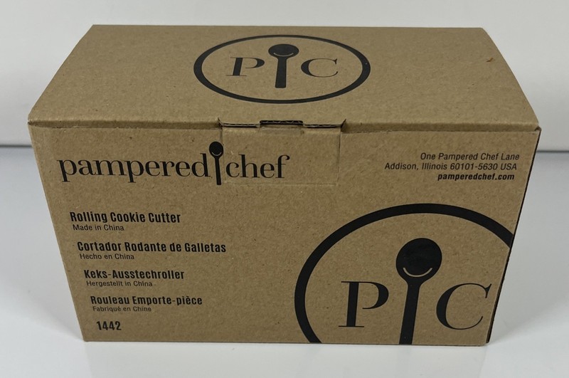 Pampered Chef 1442 Rolling Cookie Cutter Includes 3 Attachments