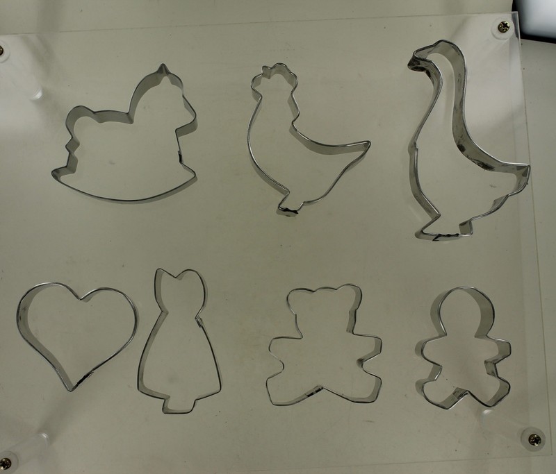 5 Foose Cookie Cutter & 2 Unbranded Cutters – Heart Duck Bear Gingerbread Man +