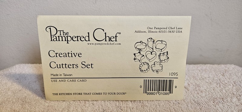 PAMPERED CHEF CREATIVE CUTTERS SET OF 8 ALUMINUM COOKIE VEGGIE FRUIT MEAT CUTTER gallery