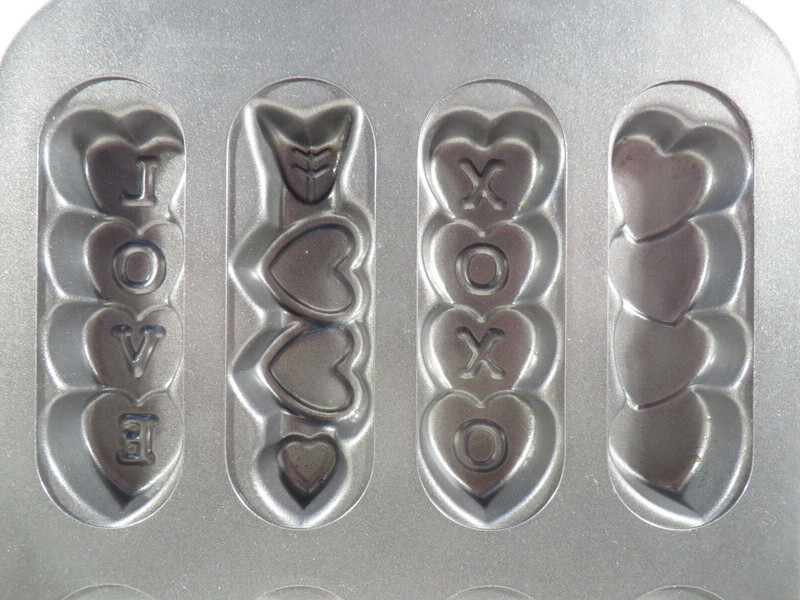 Wilton Valentine Pan Metal Mini Molds Chocolates Cakes Hearts Love XOXO gallery