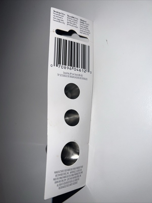 Wilton Piping Tips #1M, #2A & #2D, 3-piece Stainless Steel Extra Large Tips Set gallery