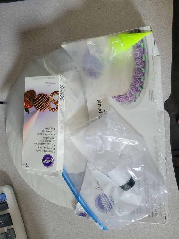 Wilton Assorted Decorating Bags and Tips