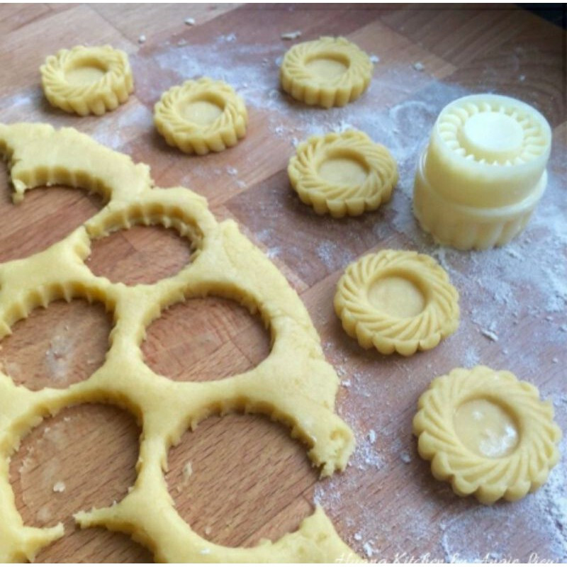 1 x Pineapple Tart Jam Tart Cookies Malaysian Round Mold Yellow Colour gallery
