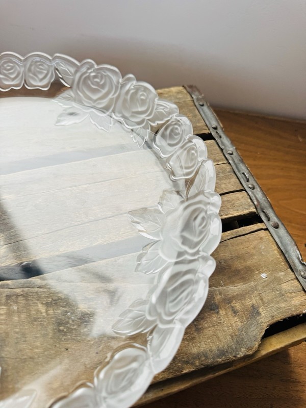 SOGA Gorgeous Frosted Flower Pattern Cake Stand 14/1” Original Box gallery