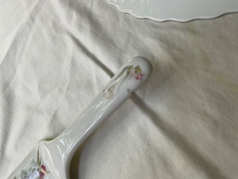 BOX #1-FLORAL DESIGN 10 IN. ROUND CAKE SERVER PLATE W/SERVER gallery