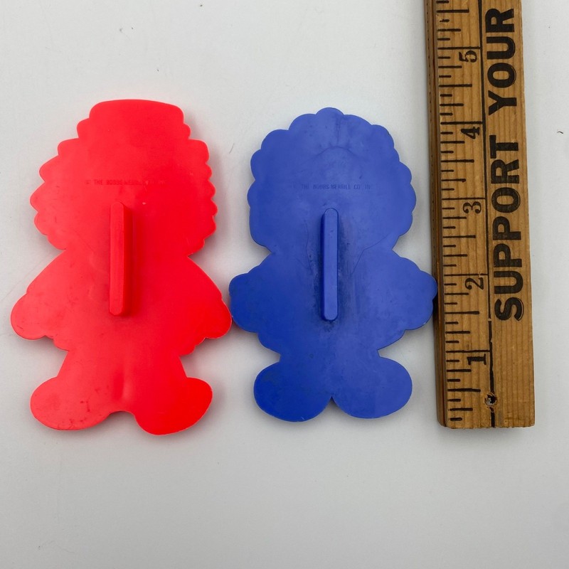 Vintage Raggedy Ann and Andy Plastic Cookie Cutters Red Blue Bobbs-Merrill Set gallery