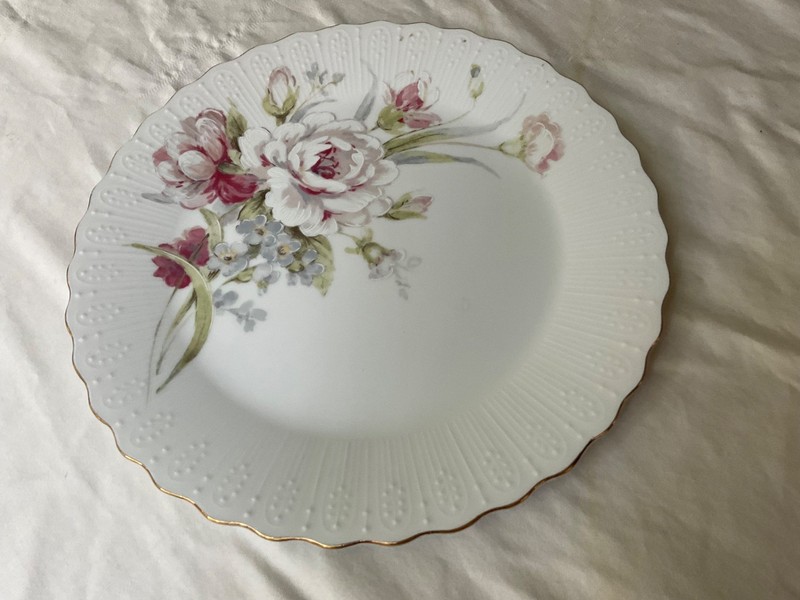 BOX #1-FLORAL DESIGN 10 IN. ROUND CAKE SERVER PLATE W/SERVER gallery