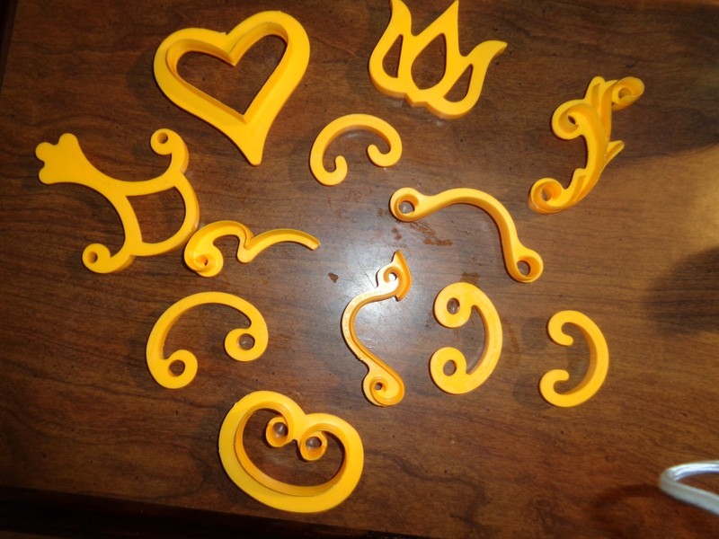 Vintage Wilton Cake Decoration Design Fondant Cutters Pattern Press Set of 12