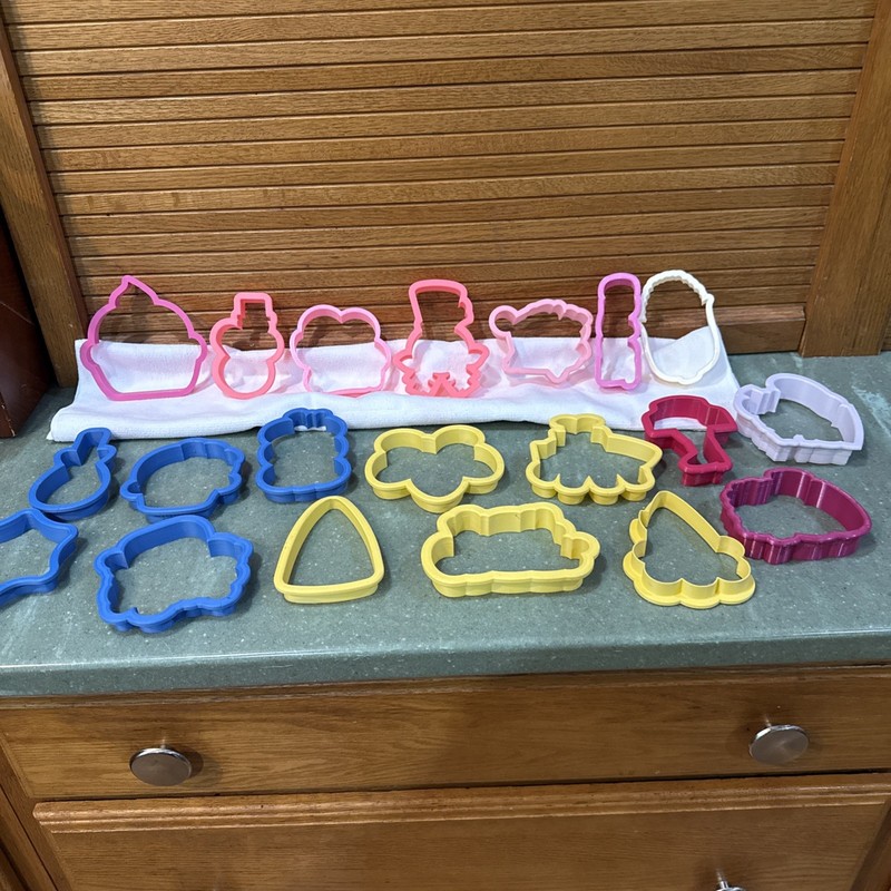 Lot Of 20 Cookie/Playdoh Cutters, 3D print Comet Mug Star Pumpkin various