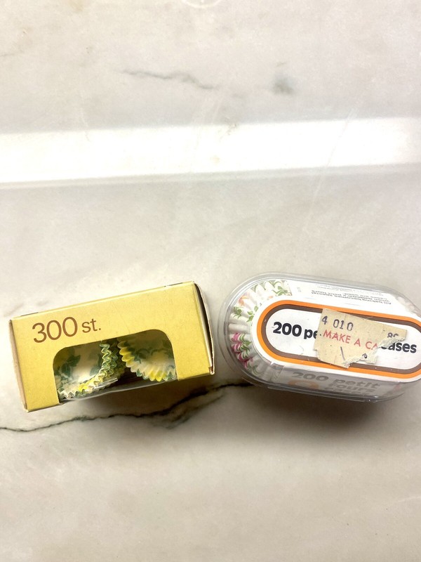 Amscan Floral Petit-Four Cases 200 : Pralin Formar Paper Candy Cups 300 Vtg gallery