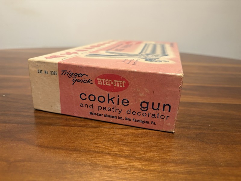 Vintage Wear-Ever Cookie Gun & Pastry Decorator # 3365. Thickness Control gallery