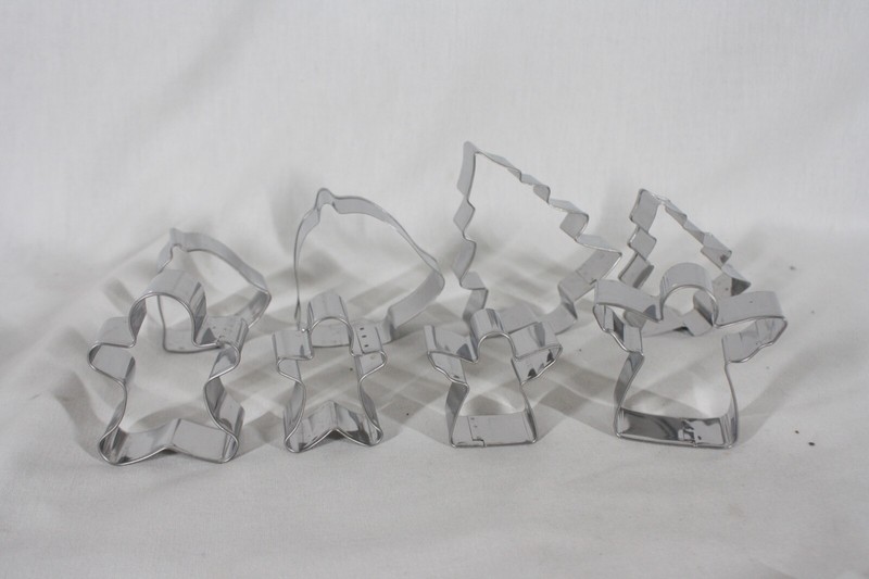CHRISTMAS SMALL STAINLESS STEEL 4 NESTED PAIRS OF COOKIE CUTTER COLLECTION NEW