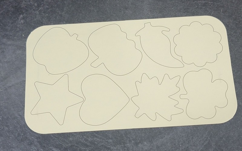 Pampered Chef Creative Cutters Set #1095 w/ Tin – 8 Mini Cookie Cutters EUC gallery