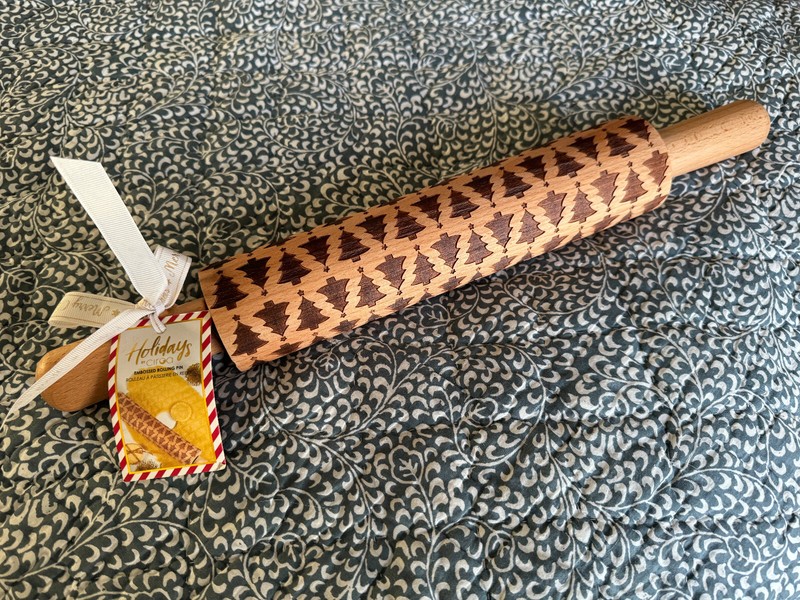 CIROA Embossed Christmas Tree Pattern Beachwood Rolling Pin 17″ – NEW