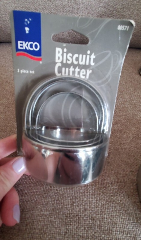 Baking Lot Of 8 Metal Cutters-Pie-Tart-Cookie-Biscuit-Aspic-Jelly-Vintage & New gallery