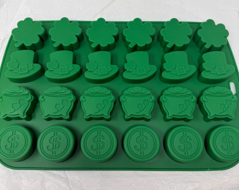 St. Patrick’s Day Silicone Mold Pot Gold Clover Chocolate Candy Soap 24ct NWT