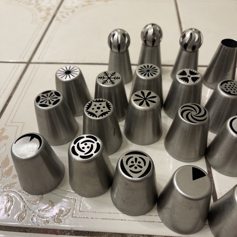 lot of 32 Stainless Steel KOREA piping cake decorating tips gallery
