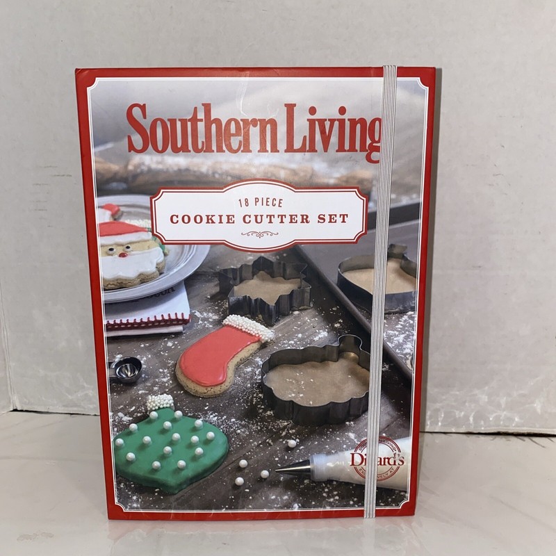 Southern Living 18 Piece Christmas Cookie Cutter Set w/ Icing Bags & Tips