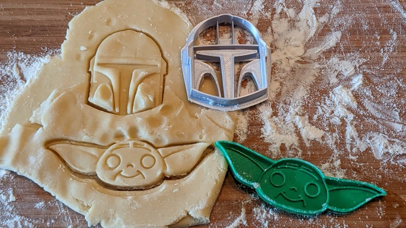 Mandalorian and Baby Yoda Cookie Cutters gallery