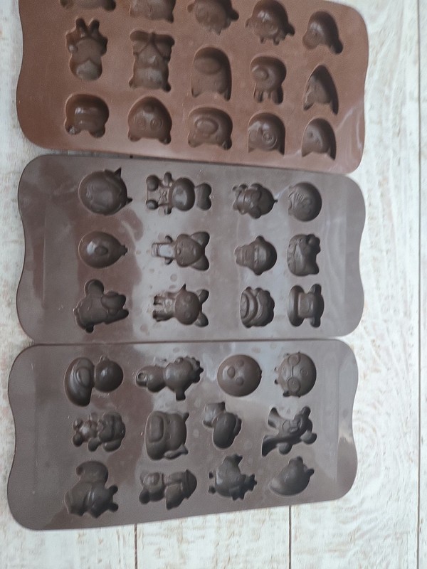 Set Of 3 Cozihome Animals , M. Mouse H. Kitty 8.5” Chocolate Molds gallery