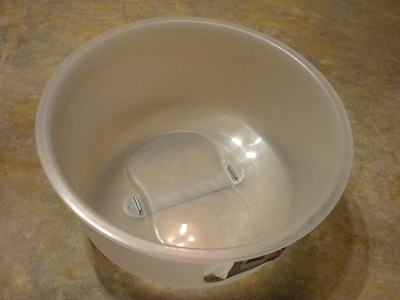 Sterilite Plastic Cake Server Storage Carrier Container / 11-3/4" x 5" Cake Area gallery