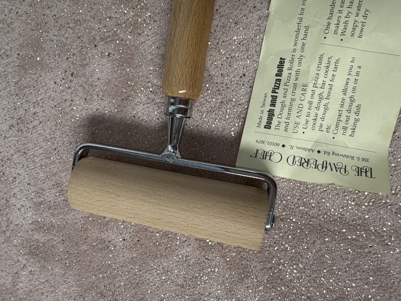 PAMPERED CHEF Dough Pizza Wooden Bakers Roller #1480 UNUSED Perfect Rolling Pin gallery