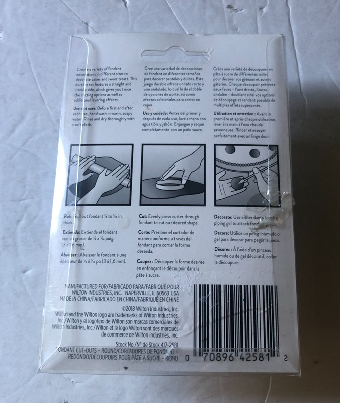 Wilton Double Cut-Outs Set 6 Round Double Sided Cutters Item 417-2581 NEW NIP gallery
