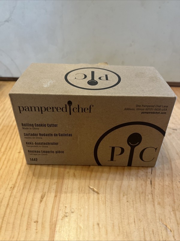 Pampered Chef Rolling Cookie Cutter #1442 Circle Heart & Fluted Square Retired