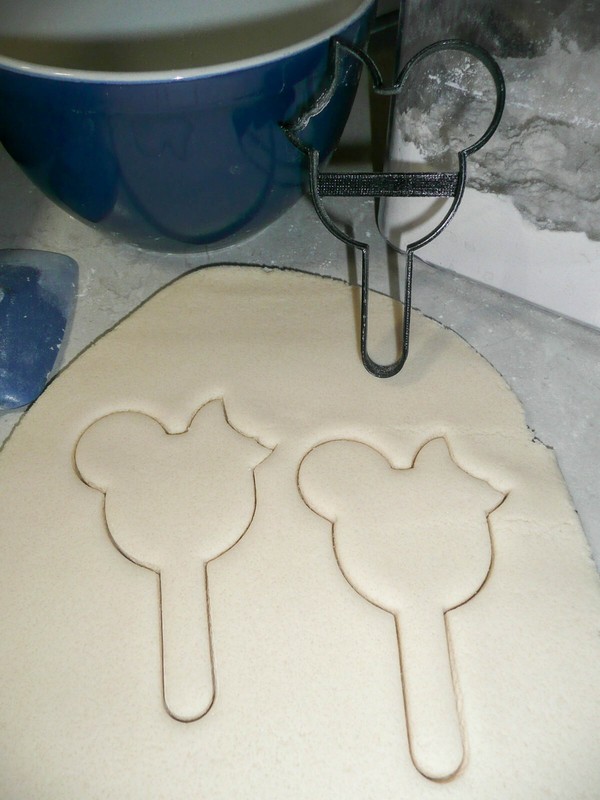 MICKEY MOUSE HEAD ICE CREAM BAR WITH BITE OUTLINE SNACK COOKIE CUTTER PR3307 gallery