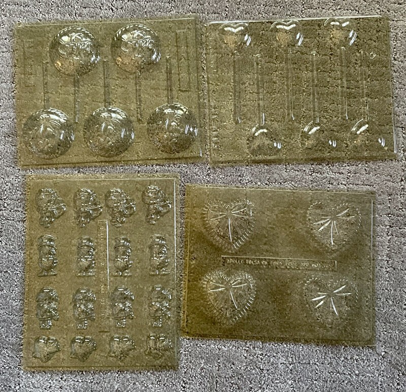 8 Valentine Themed Chocolate Candy Plastic Molds – Pre-Owned