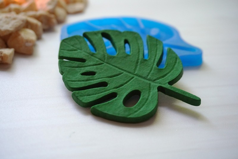 Monstera Leaf Silicone Mold for Resin, Clay, Chocolate, Fondant – 7.5×5.5 cm
