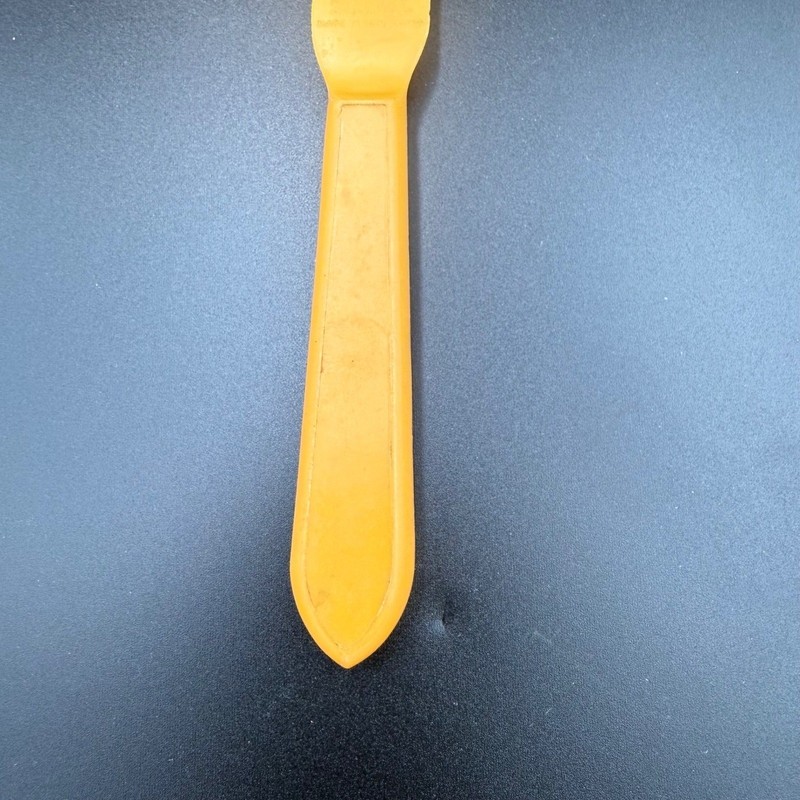 Vintage 1971 Wilton Yellow Plastic Icing Spatula Cake Decorating Tool RP-108 gallery