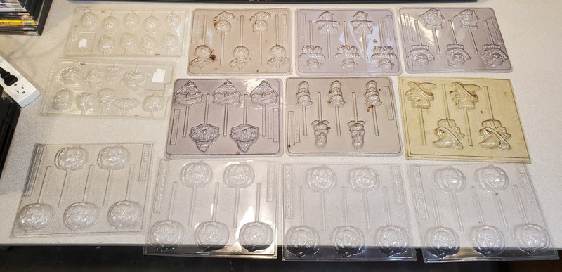 Lot of 23 Halloween and Thanksgiving Sugarcraft Chocolate Candy Molds, Plastic gallery