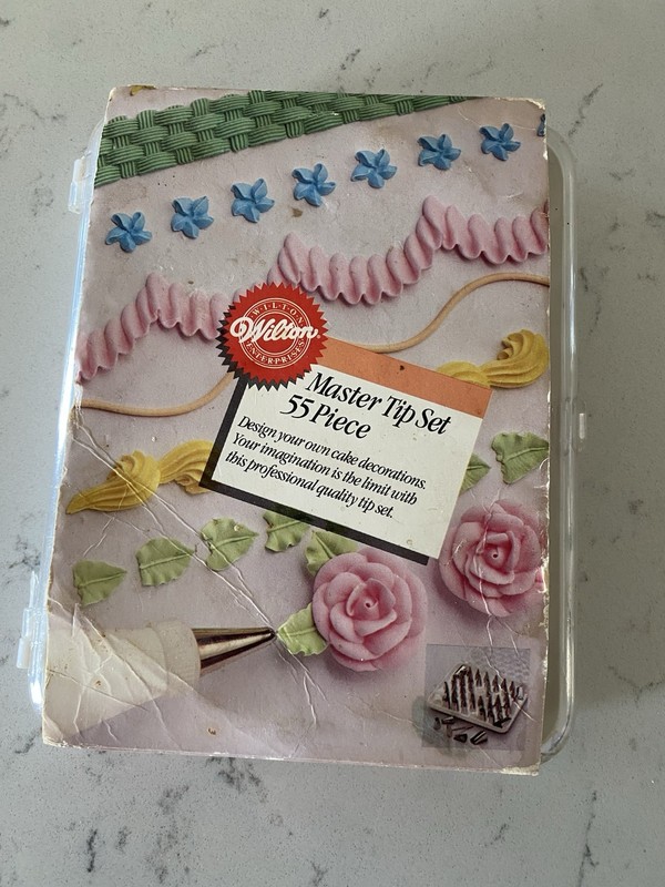 Wilton Master Tip Set 55 Decorating Tips Shapes Cakes Cookies Booklet
