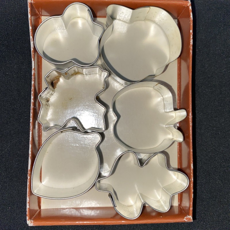 WILTON mini Harvest cookie cutter set 2008 - Set Of 6 gallery