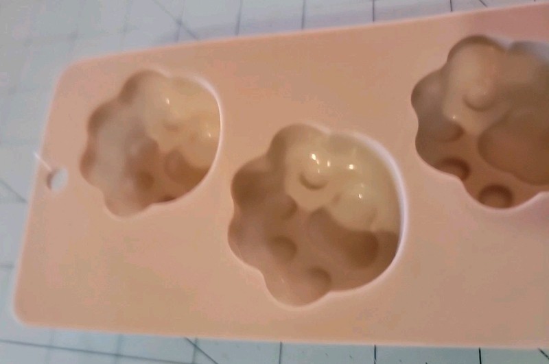 Daiso Brand: Gray Silicone Cake Mold With 3 Paw Prints - New With Free Shipping gallery